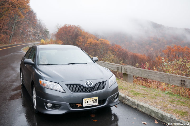 Grey toyata car in a foggy view